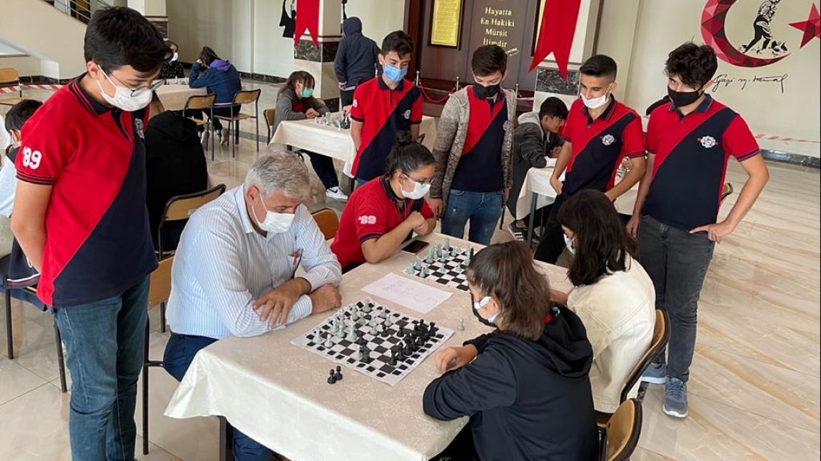 Satranç turnuvası kızlar ve erkek olmak üzere sonuçlanmıştır